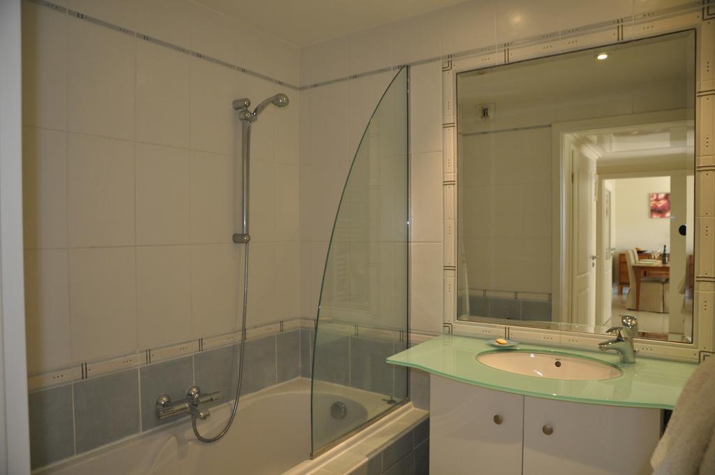 Stunning 2 Bed, 2 Bath Apt On The Cannes Sea Front Has Swimming Pool And Is A Secure Modern Building 464 Екстериор снимка