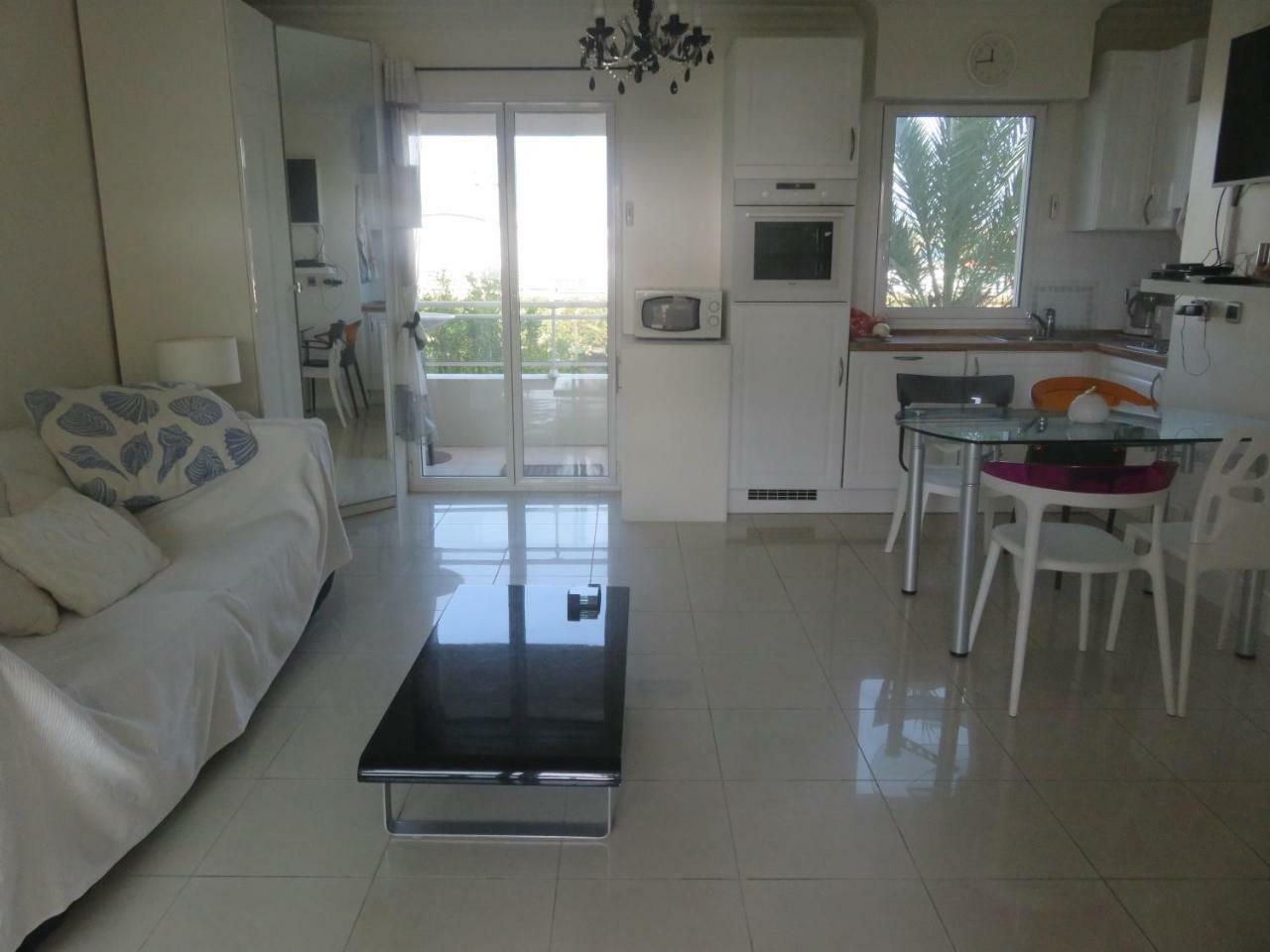 Stunning 2 Bed, 2 Bath Apt On The Cannes Sea Front Has Swimming Pool And Is A Secure Modern Building 464 Екстериор снимка