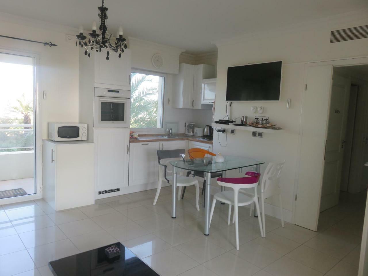 Stunning 2 Bed, 2 Bath Apt On The Cannes Sea Front Has Swimming Pool And Is A Secure Modern Building 464 Екстериор снимка